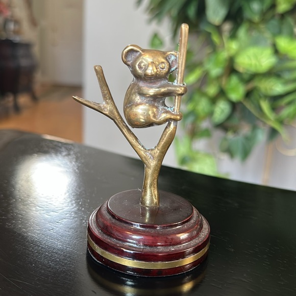 Vintage, Great City Traders Company, brass koala on wood stand. 🖤 - Picture 2 of 7